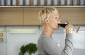 Умеренное потребление алкоголя увеличивает риск рака груди