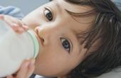 Пластиковые детские бутылочки могут ускорить половое созревание и вызвать рак