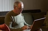 Поиск информации в интернете снижает риск развития деменции