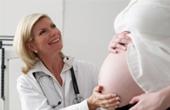 Британским акушеркам порекомендовали не отговаривать беременных от вакцинации