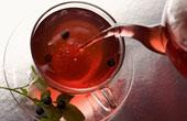 Фруктово-ягодные чаи опасны для зубной эмали