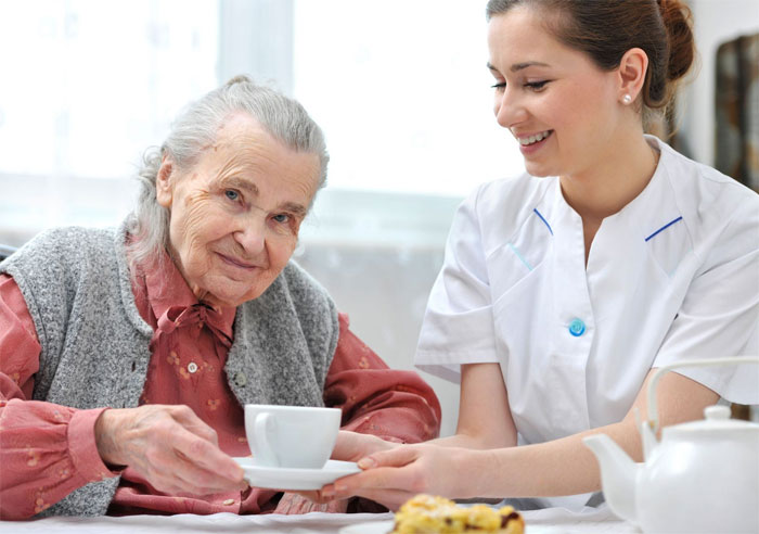Как живут в домах престарелых — услуги и преимущества