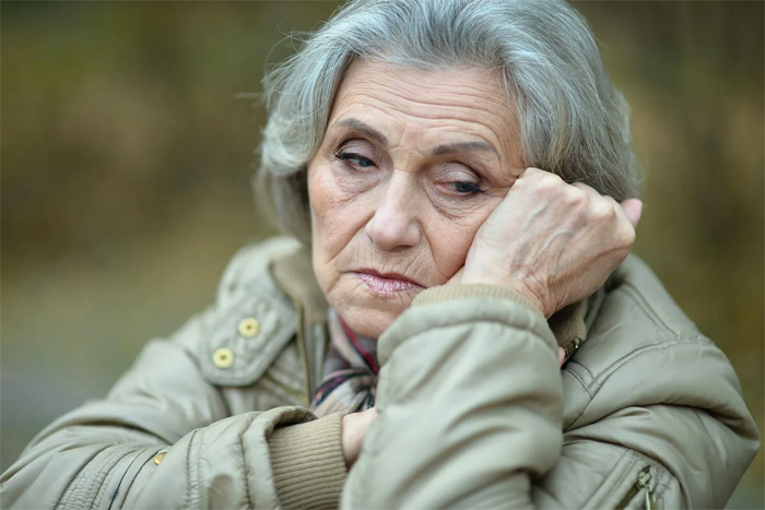 Грусть и одиночество ускоряют старение больше, чем курение